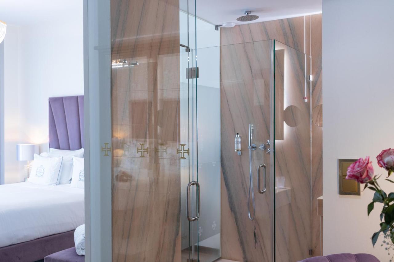 Hotel Republica Boutique Hotel Tomar Extérieur photo A shower enclosure