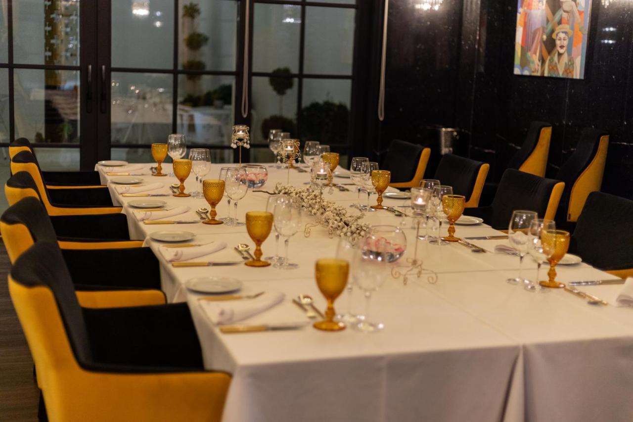 Hotel Republica Boutique Hotel Tomar Extérieur photo A table set for a formal dinner