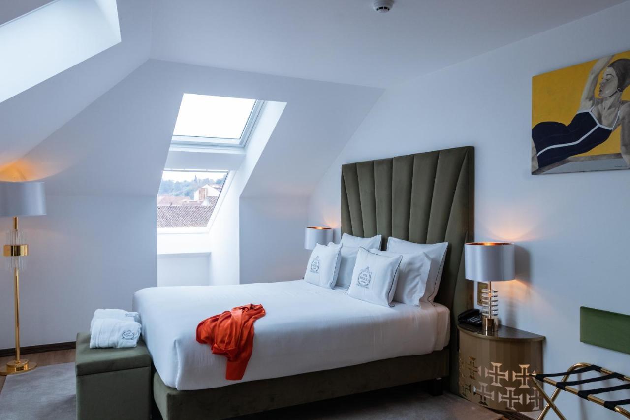 Hotel Republica Boutique Hotel Tomar Extérieur photo A bedroom at the hotel