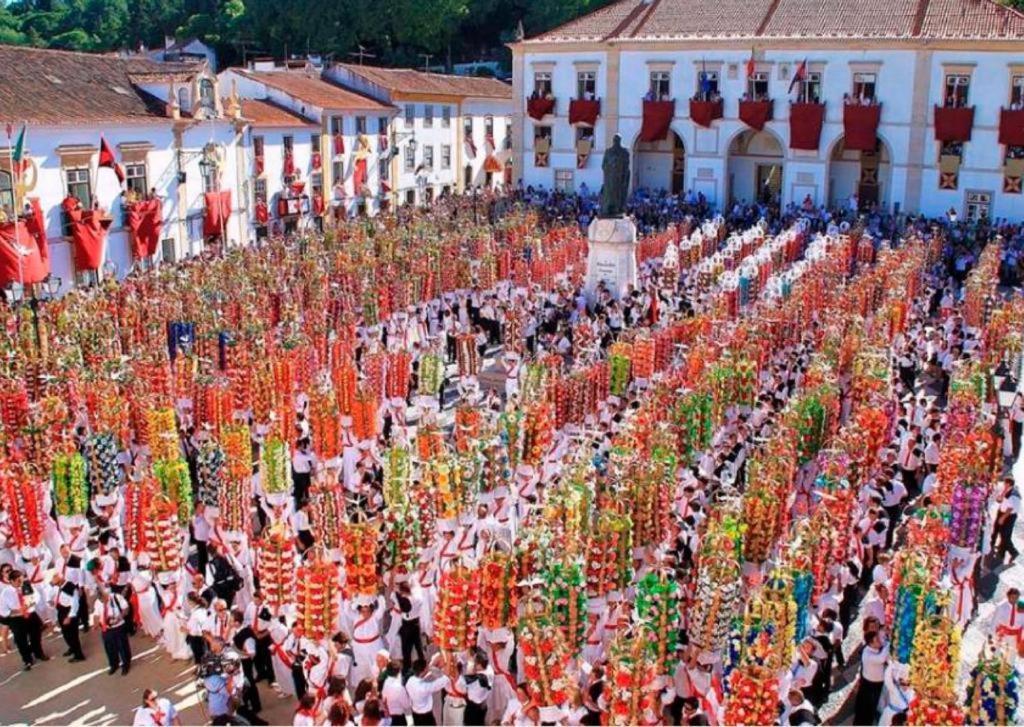 Hotel Republica Boutique Hotel Tomar Extérieur photo The festival of the "Saetas" in March