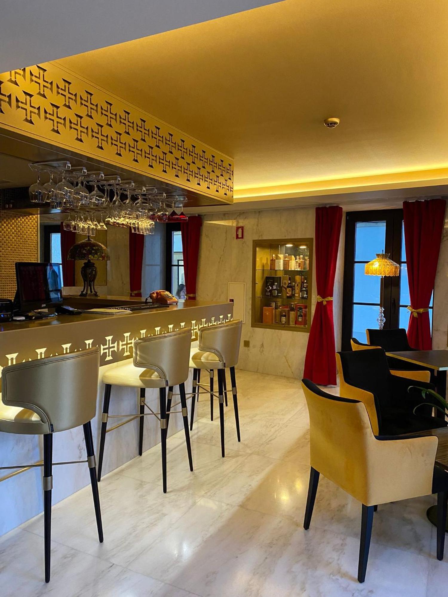 Hotel Republica Boutique Hotel Tomar Extérieur photo The bar at the restaurant