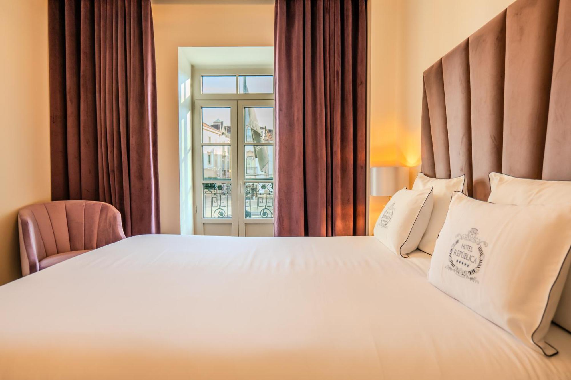 Hotel Republica Boutique Hotel Tomar Extérieur photo A room at the hotel