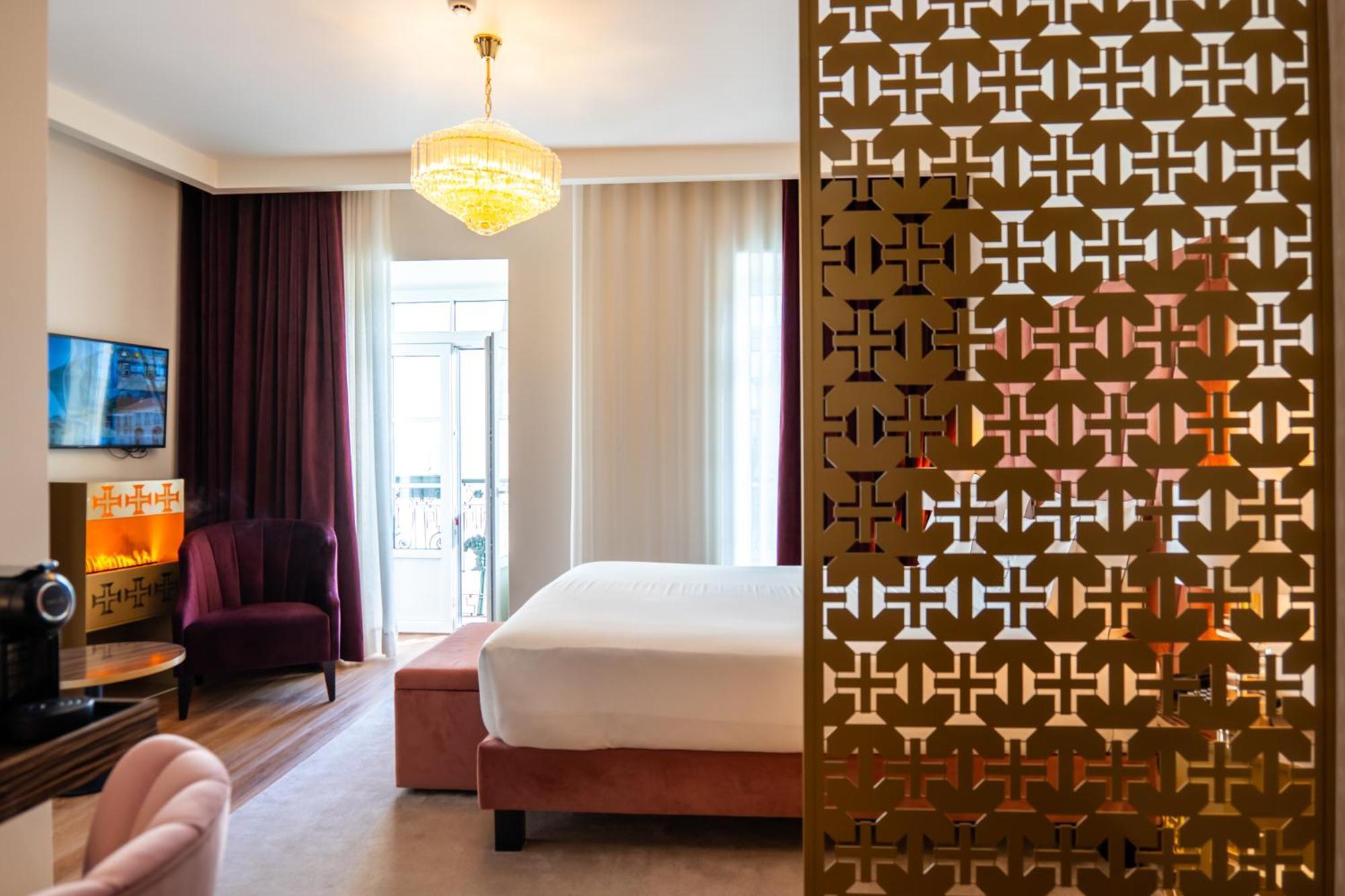Hotel Republica Boutique Hotel Tomar Extérieur photo Laser cut room divider
