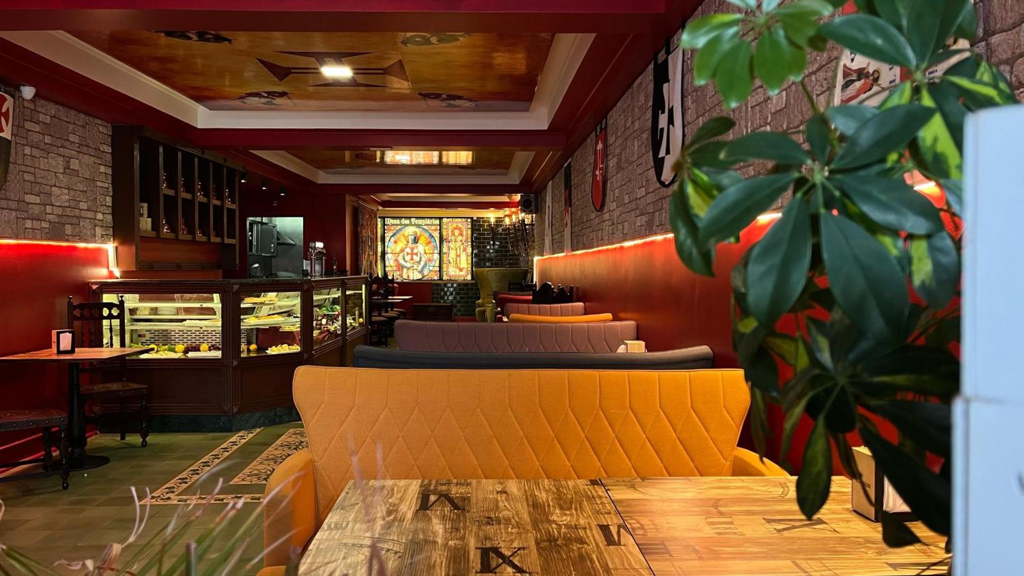 Hotel Republica Boutique Hotel Tomar Extérieur photo Interior of a restaurant in Kathmandu