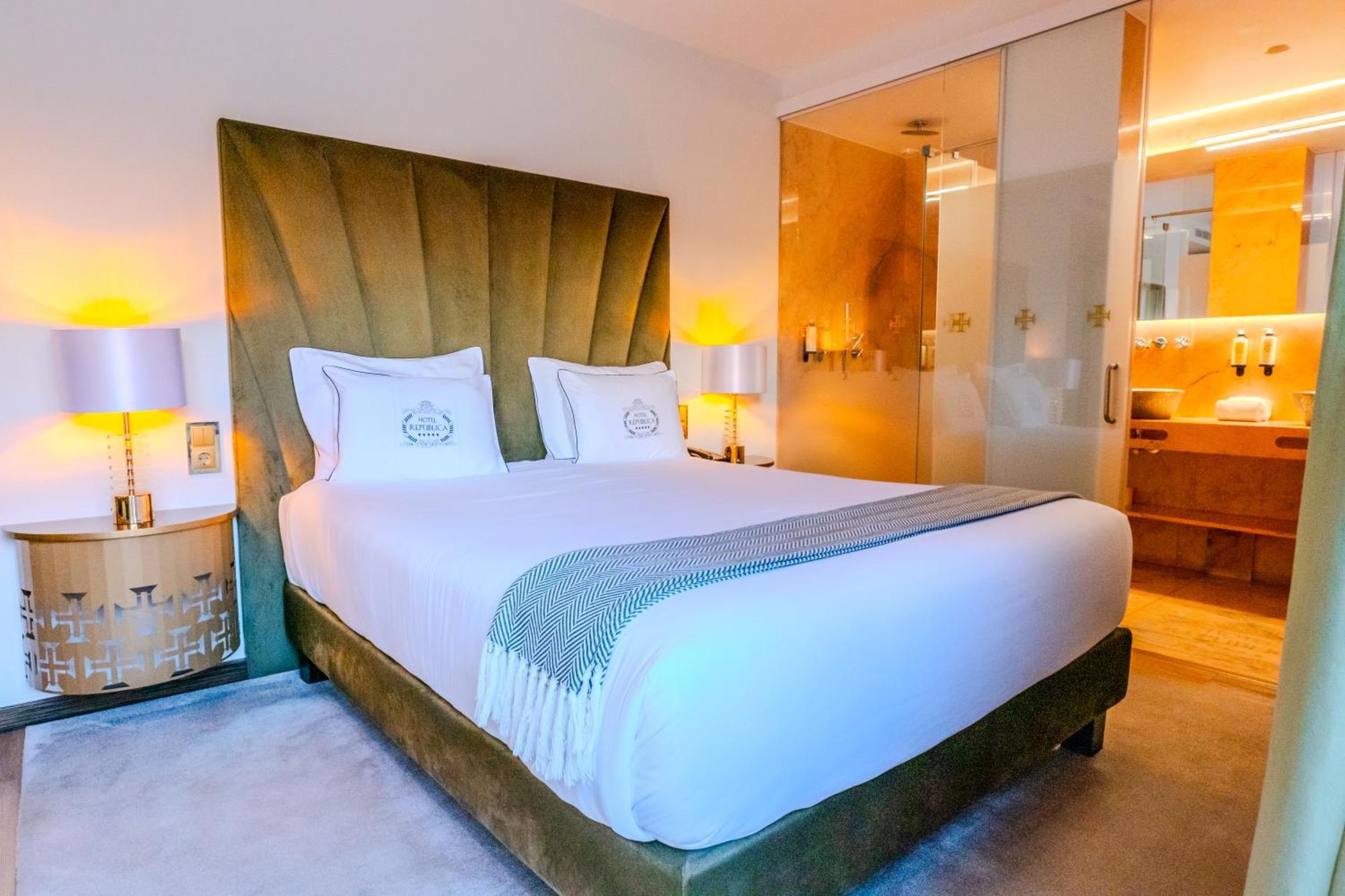 Hotel Republica Boutique Hotel Tomar Extérieur photo A bedroom at the hotel