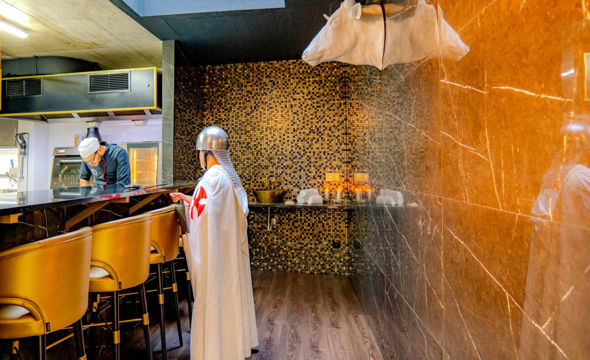 Hotel Republica Boutique Hotel Tomar Extérieur photo A sushi bar in Tokyo